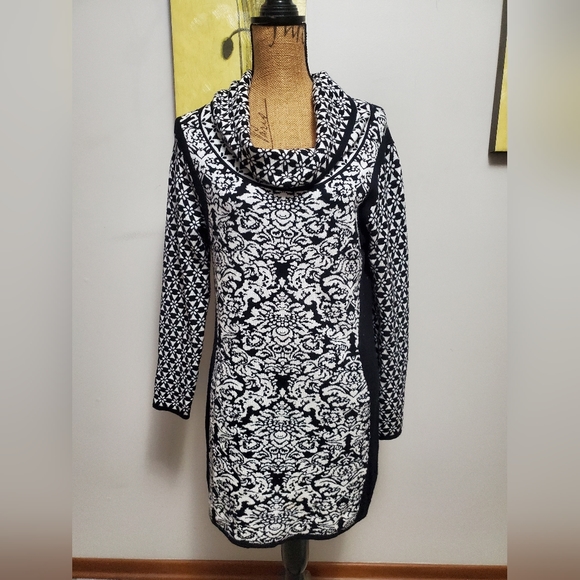 Wool dress - Picture 1 of 5